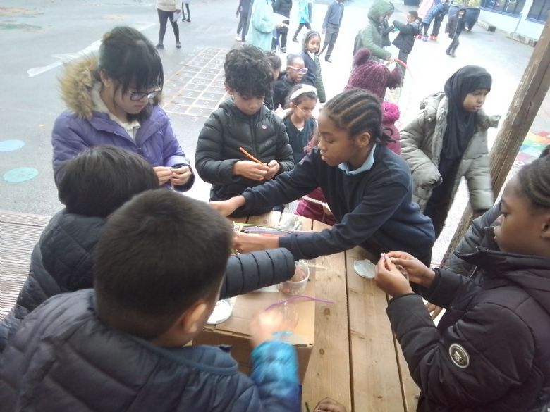 Making friendship bangles at the friendship stop!